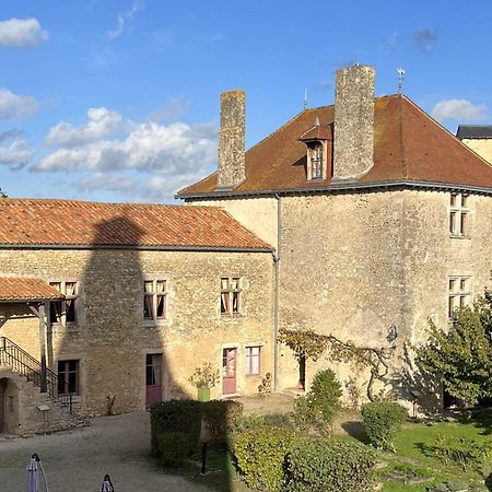 Le Vieux Chateau Airvault Экстерьер фото