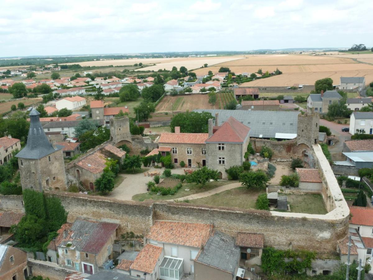 Le Vieux Chateau Airvault Экстерьер фото
