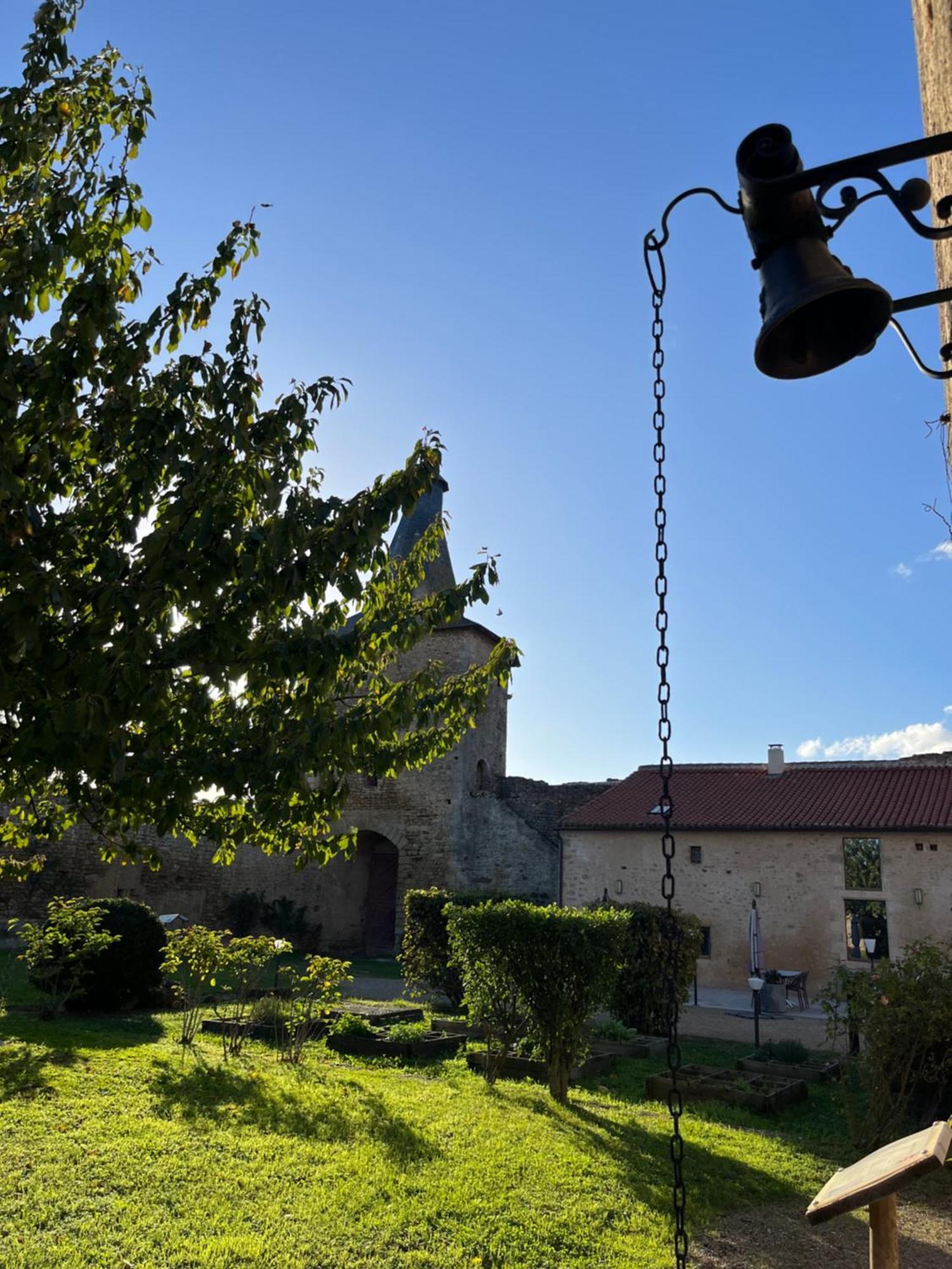 Le Vieux Chateau Airvault Экстерьер фото