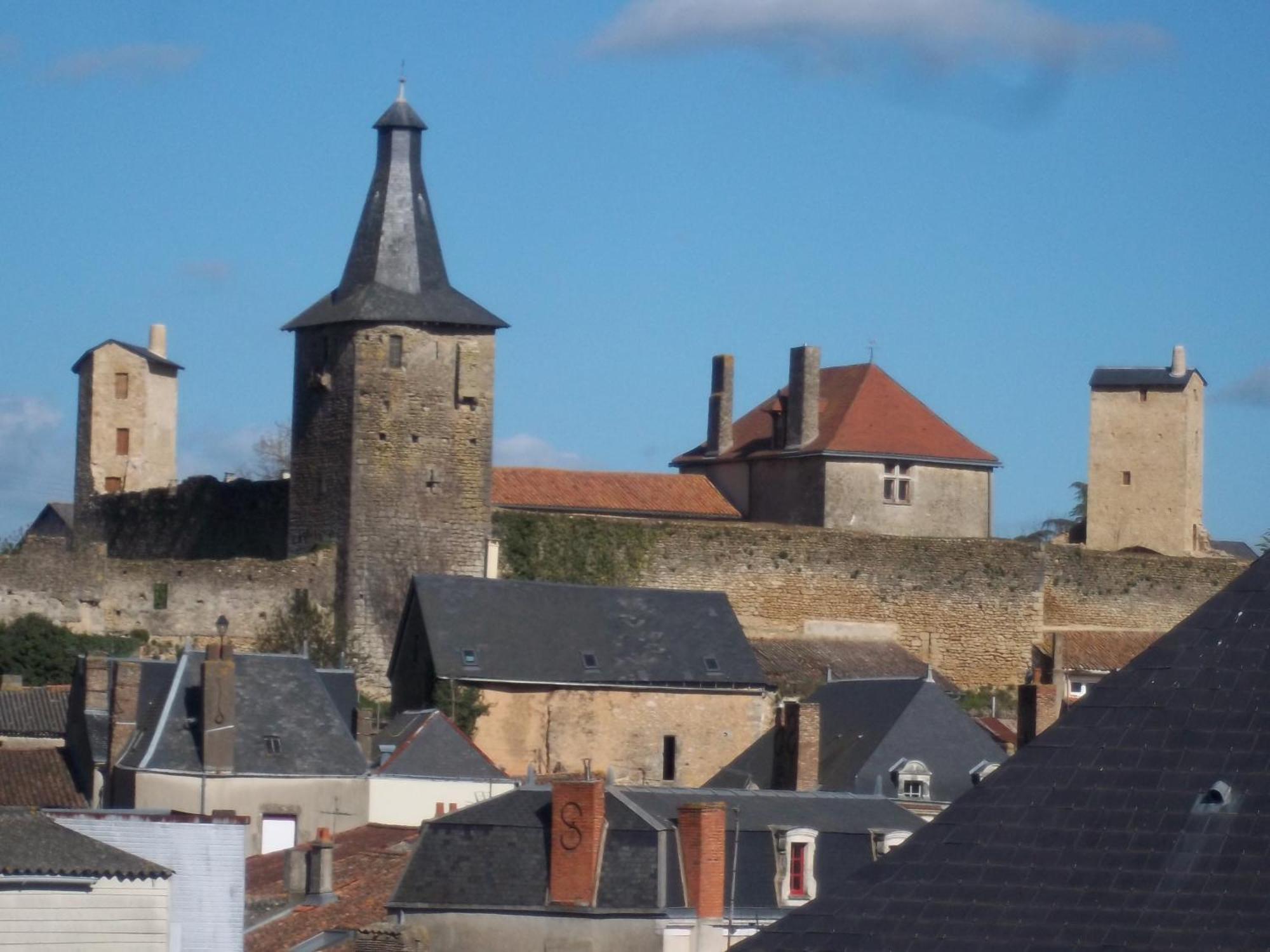 Le Vieux Chateau Airvault Экстерьер фото
