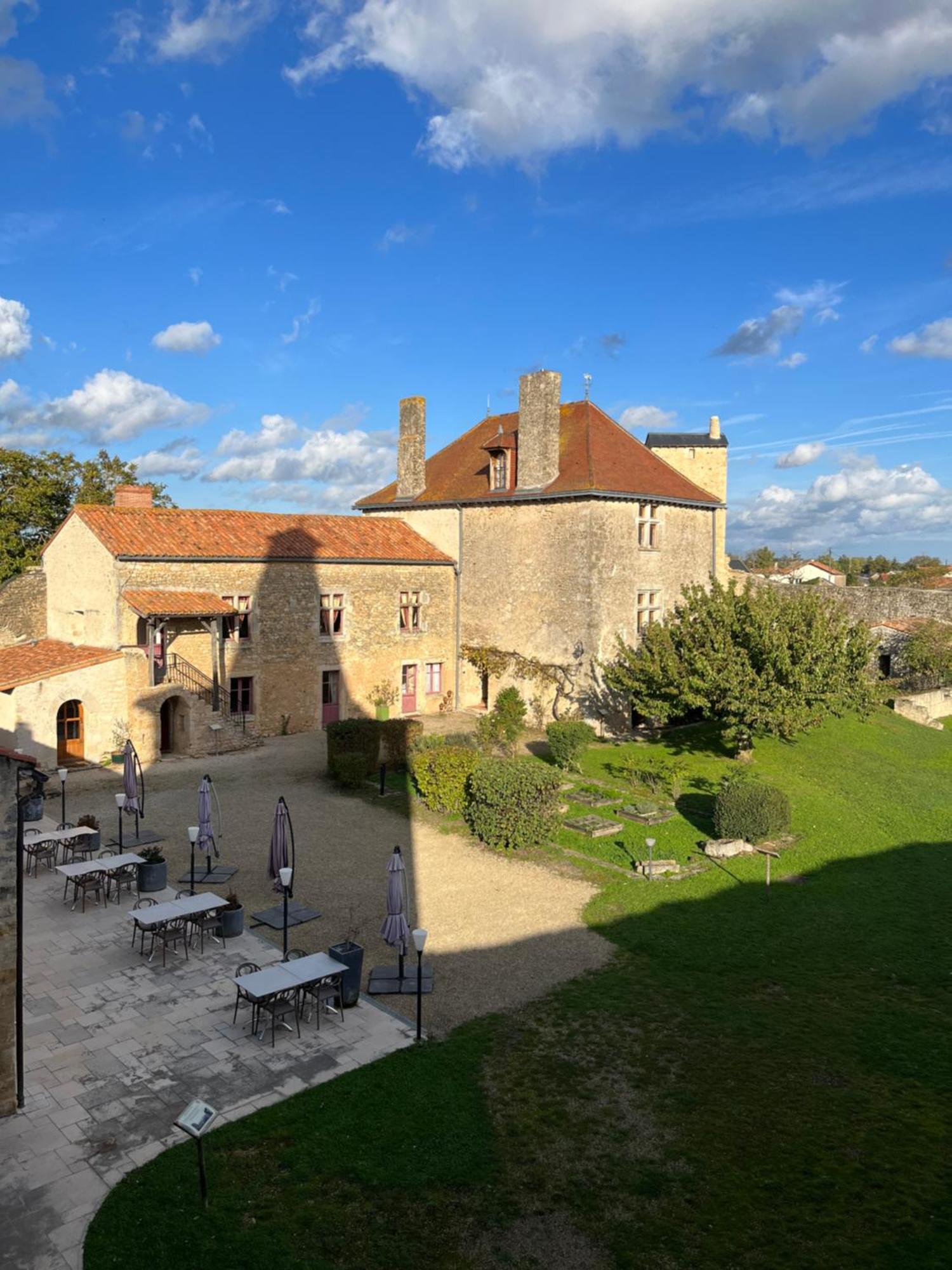 Le Vieux Chateau Airvault Экстерьер фото