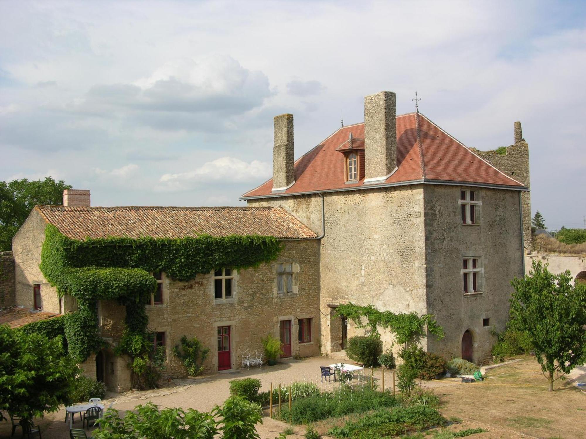 Le Vieux Chateau Airvault Экстерьер фото