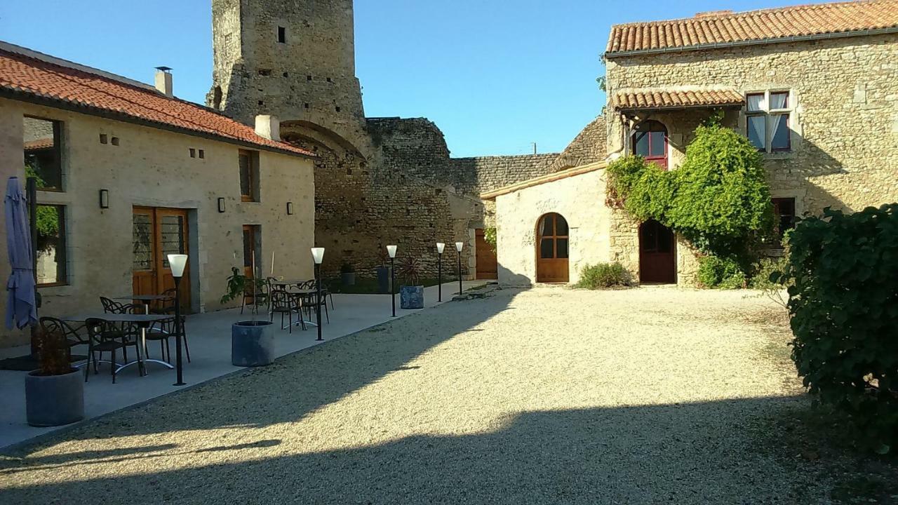 Le Vieux Chateau Airvault Экстерьер фото
