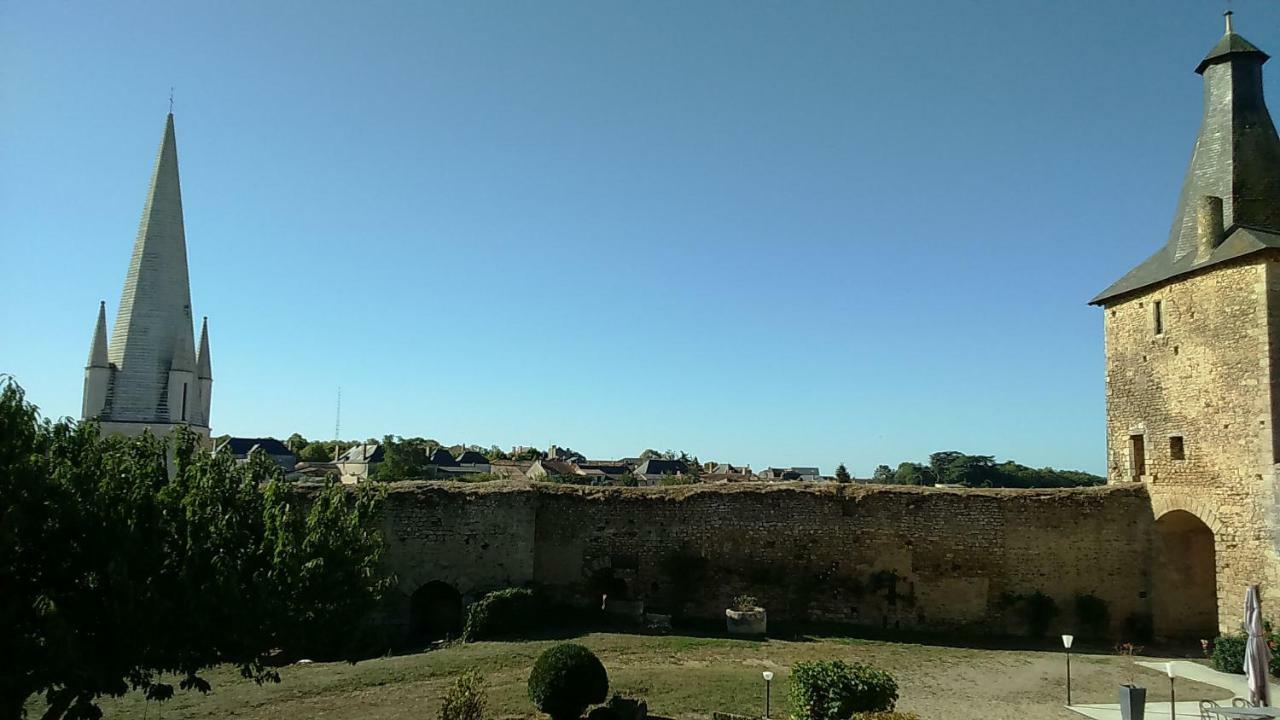 Le Vieux Chateau Airvault Экстерьер фото