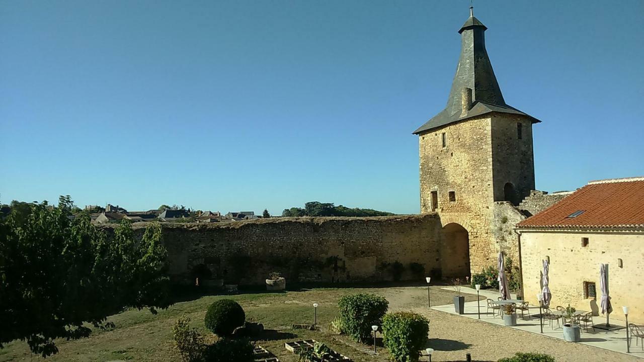 Le Vieux Chateau Airvault Экстерьер фото